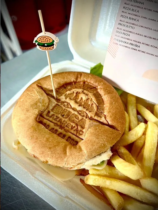 Burger spreman za dostavu